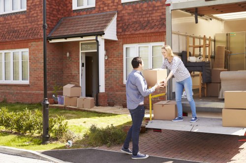 Professional moving van service for flats and apartments in Edgware