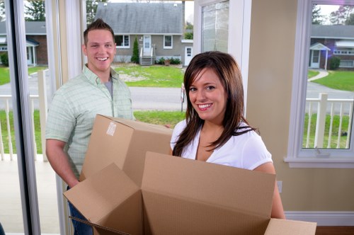 Local moving truck for residential and business relocations in Edgware